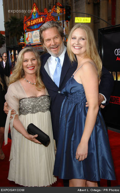 jeff-bridges-and-his-wife-susan-and-daughter-iron-man-los-angeles-premiere-arrivals-ofm7dm.jpg